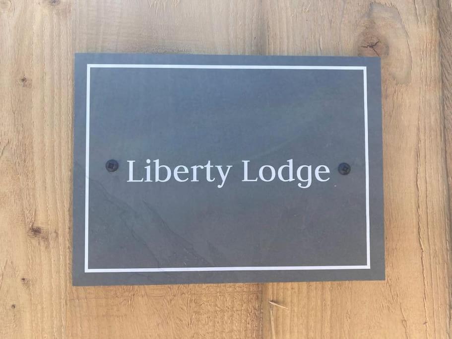 Liberty Lodge Winsham Bagian luar foto